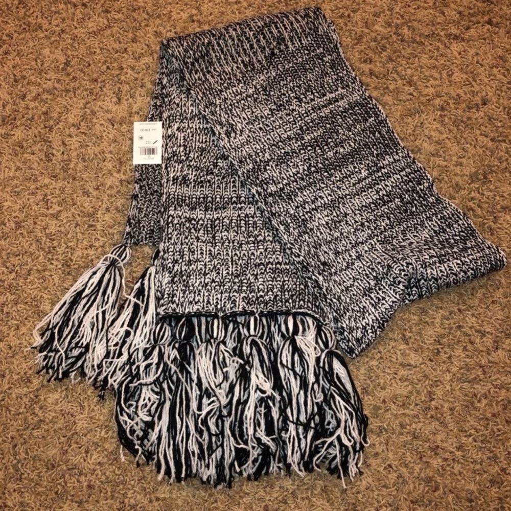 Calvin Klein Knit Scarf - Picture 3 of 4